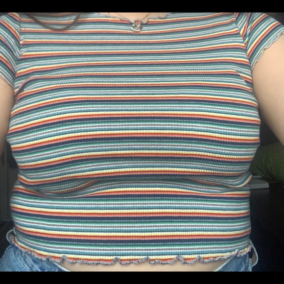 BRANDY MELVILLE RAINBOW TEE‼️✨ - Picture 3 of 4